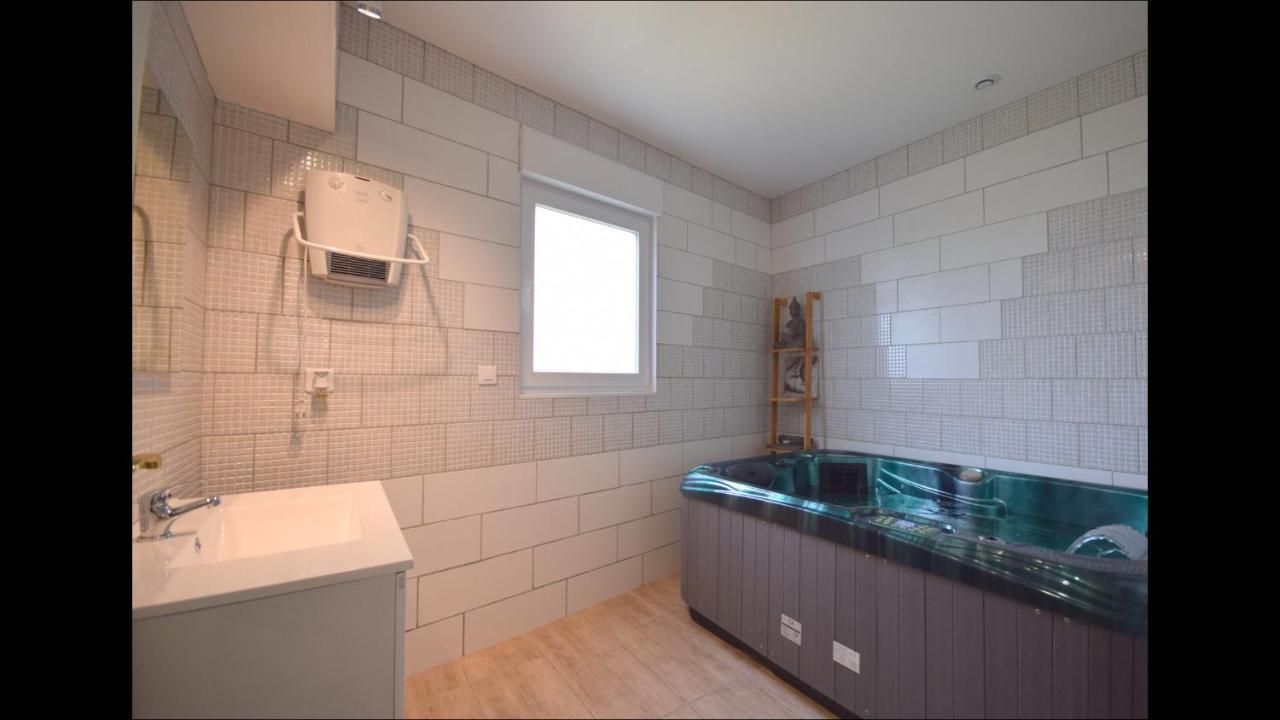 Moderne Proche De Kaysersberg Av Jacuzzi Prive Holiday home *